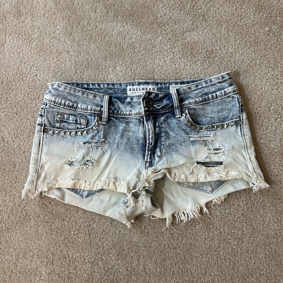 Bullhead Pants - Bullhead distressed studded shorts